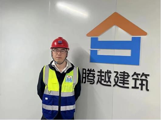 先鋒人物|“我不算聰明，所以要用努力來(lái)彌補(bǔ)”